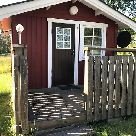 Bjoersjoeas Vildmark - Small Camping Cabin Close To Nature Olofstorp Exterior foto